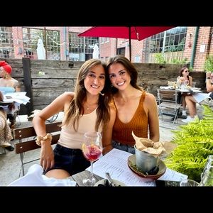 Meet your Posher, Monique